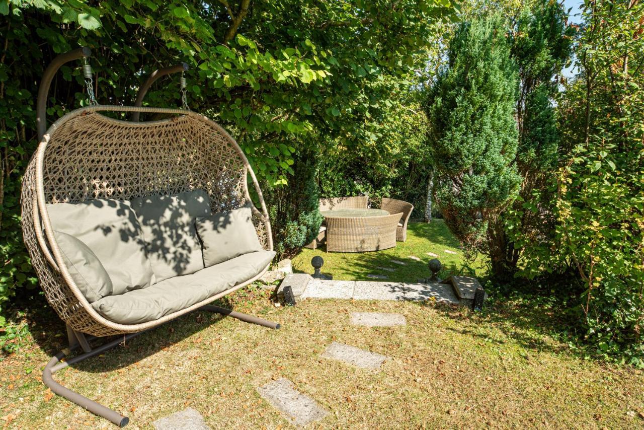 Wisteria View With Hottub & Cabin Sleeps 20 Chippenham  Exterior foto