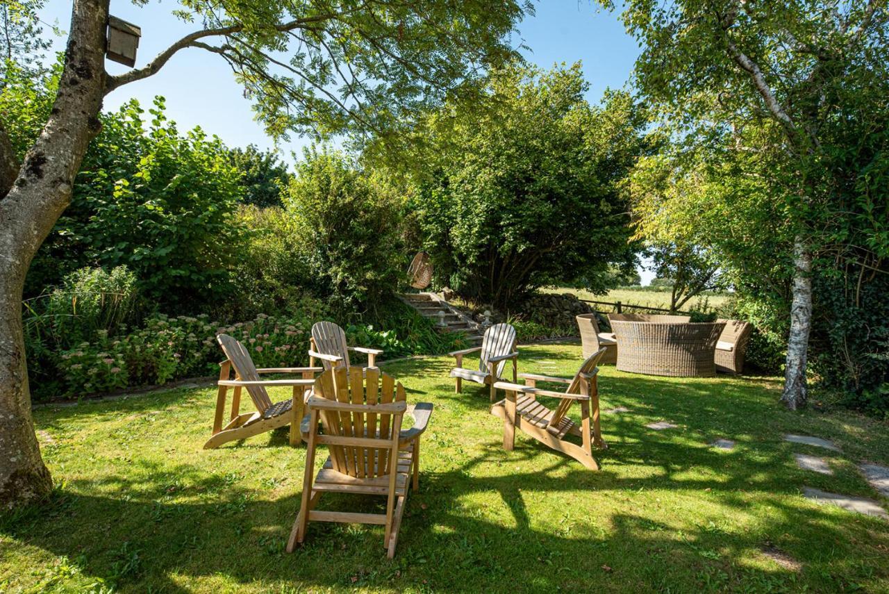 Wisteria View With Hottub & Cabin Sleeps 20 Chippenham  Exterior foto