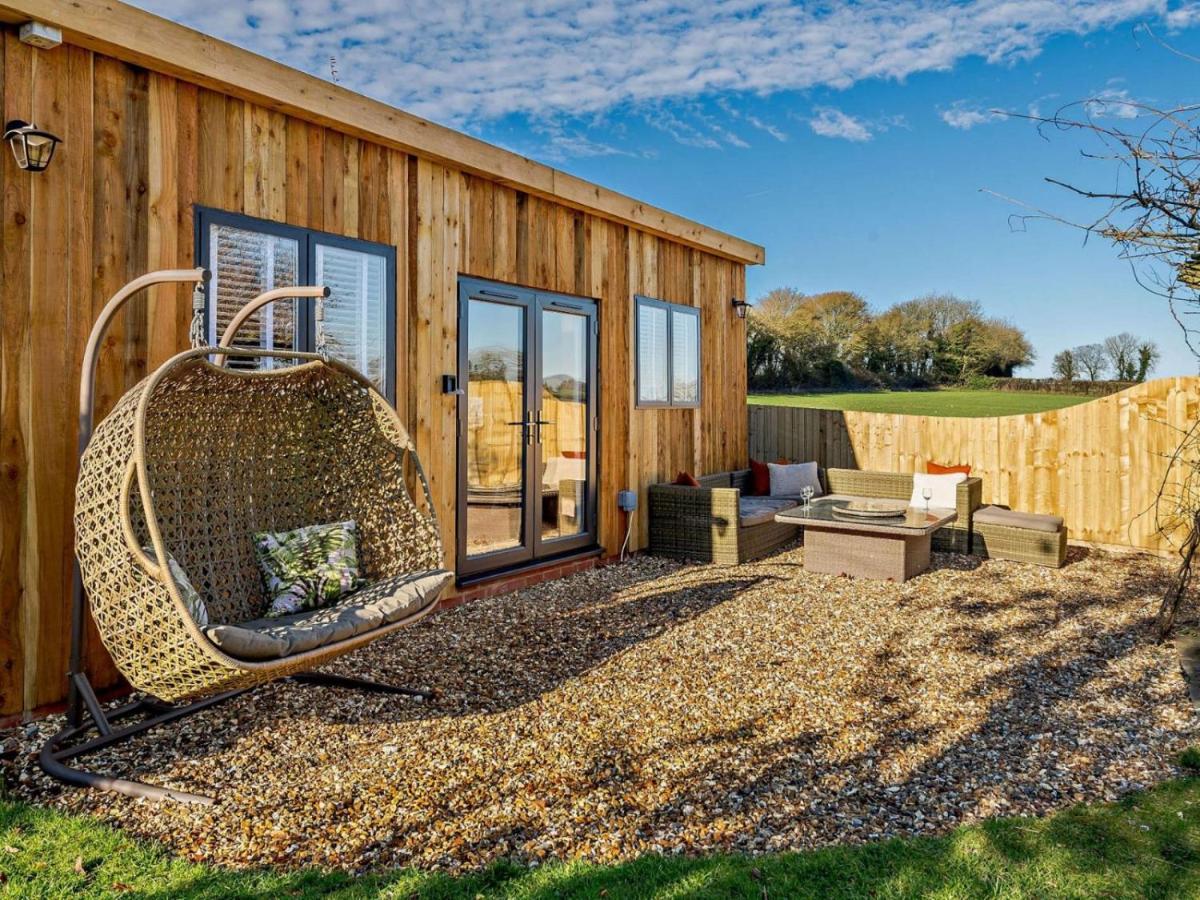 Wisteria View With Hottub & Cabin Sleeps 20 Chippenham  Exterior foto