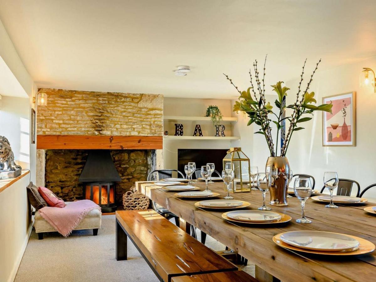 Wisteria View With Hottub & Cabin Sleeps 20 Chippenham  Exterior foto