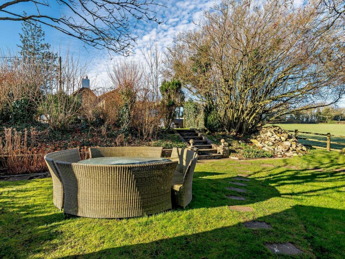 Wisteria View With Hottub & Cabin Sleeps 20 Chippenham  Exterior foto